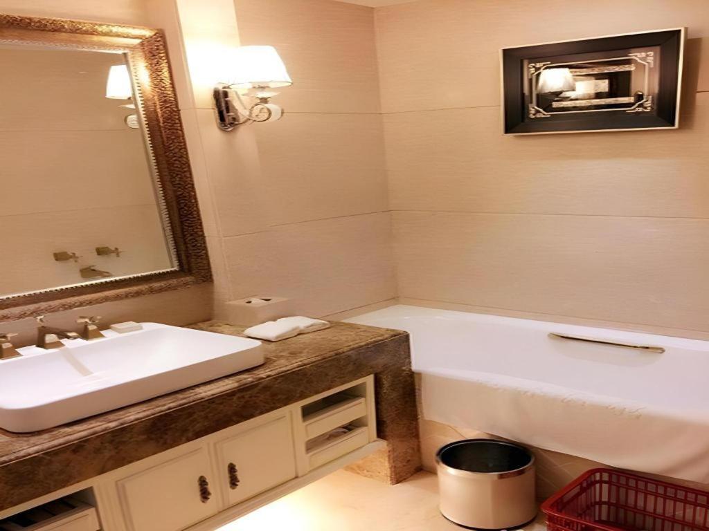 Guilin Bravo Hotel Grand Wing Екстер'єр фото